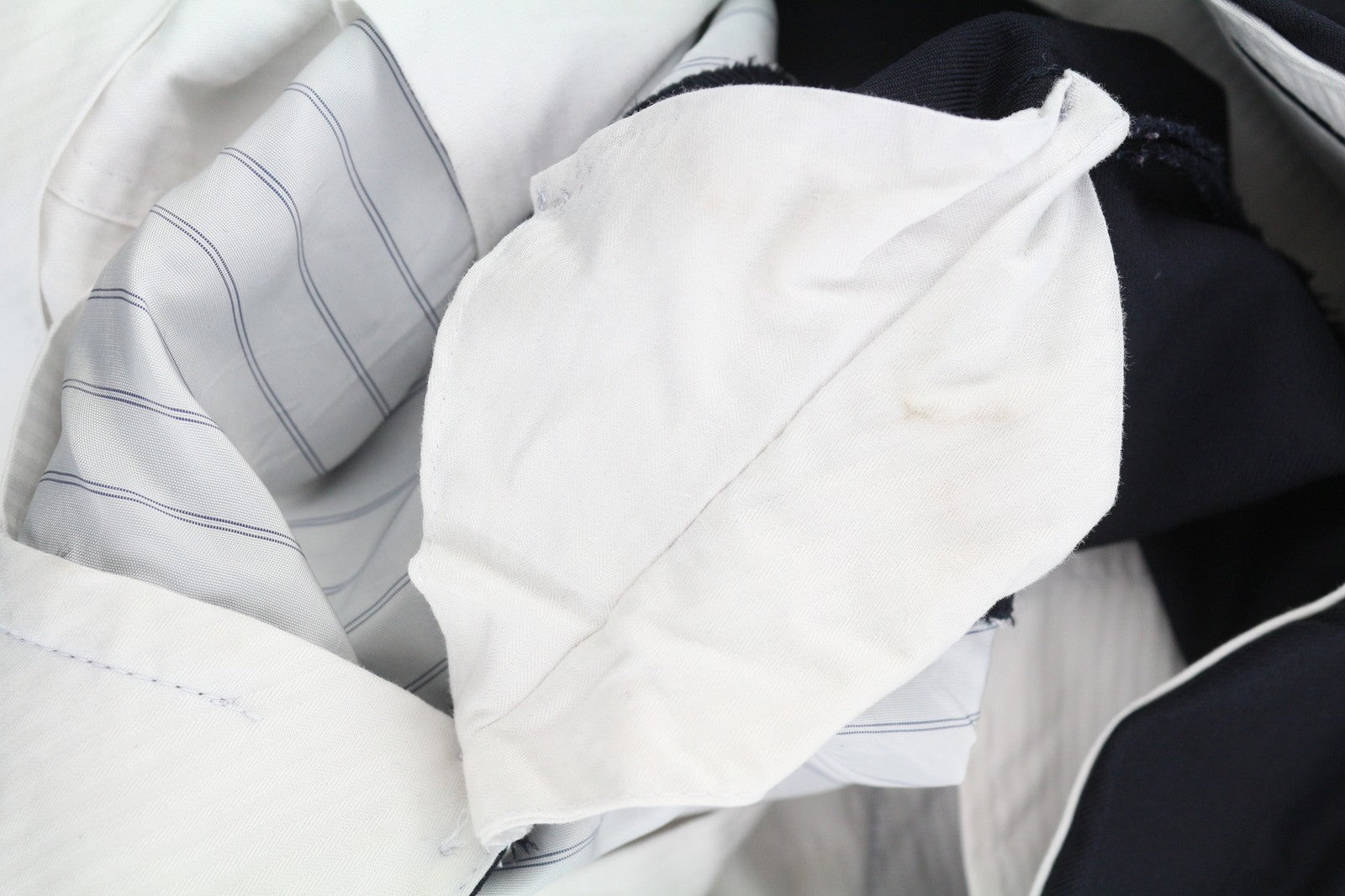 „SUITSUPPLY Soho SA“ vyriškos kelnės, UK44S, tamsiai mėlynos, vilnonės, siaurėjančios, oficialios, su užtrauktuku. 