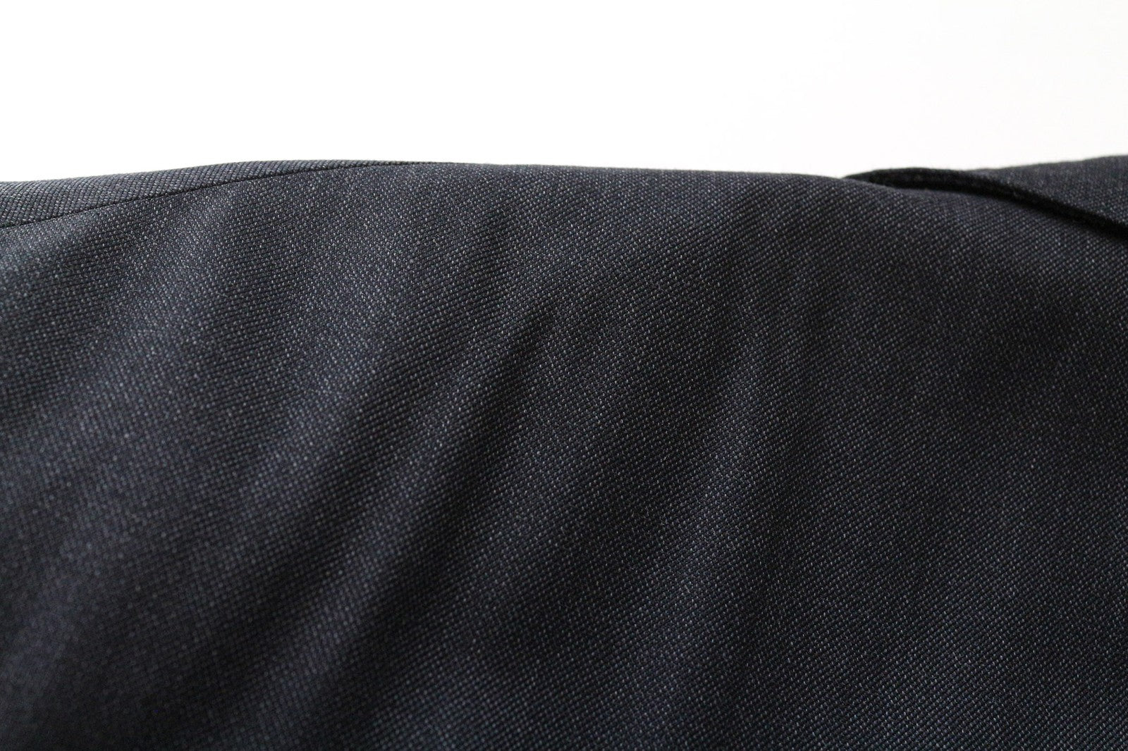 „SUITSUPPLY Napoli“ vyriškas švarkas, pilkas, vilnonis, UK38R, su pamušalu ir elegantišku kirpimu. 