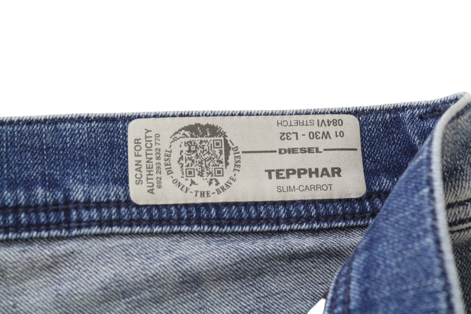 DIESEL Tepphar 084VI vyriški džinsai W30 L32 Slim Carrot Fit mėlyni skalbti tamprūs džinsai 
