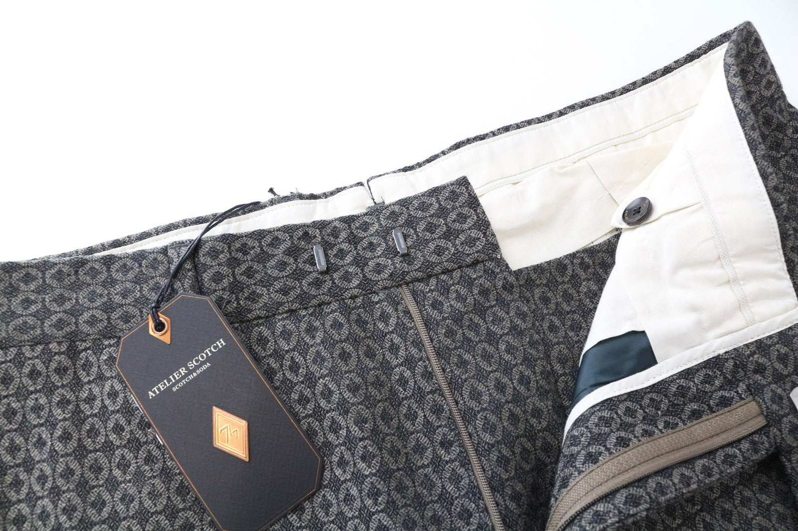 SCOTCH &amp; SODA Atelier vyriškos klostuotos kelnės 50 pilkai rudos, klasikinio rašto, kirpimas 