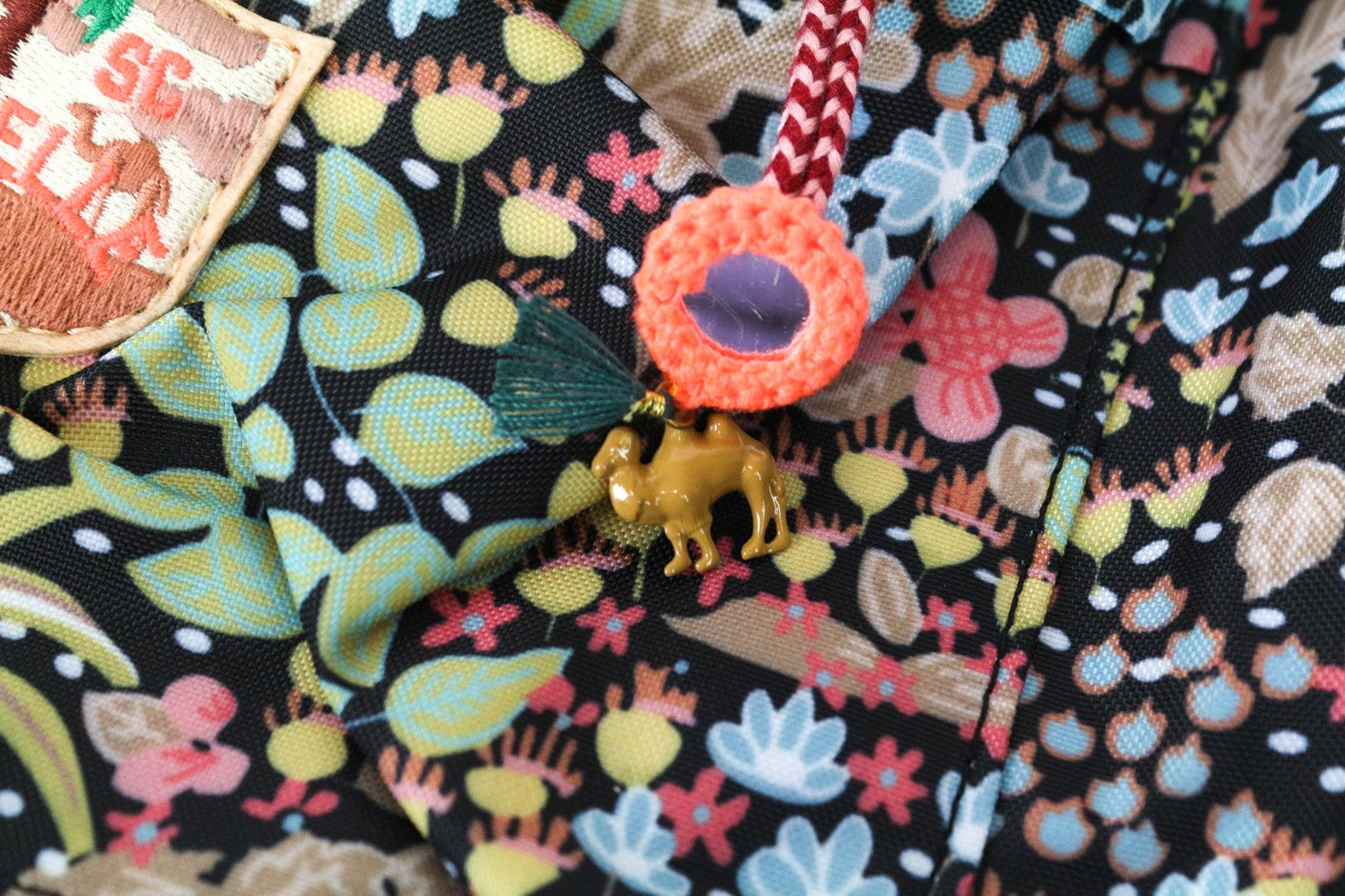 MAISON SCOTCH moteriška kuprinė OS įvairiaspalvė raštuota laisvalaikio mokyklinė rankinė 