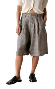 R13 Jumbo pritaikytos moteriškos kelnės 27 rudos lininės Bermudų stiliaus su lašeliu tarpkojyje SS25 RRP799 