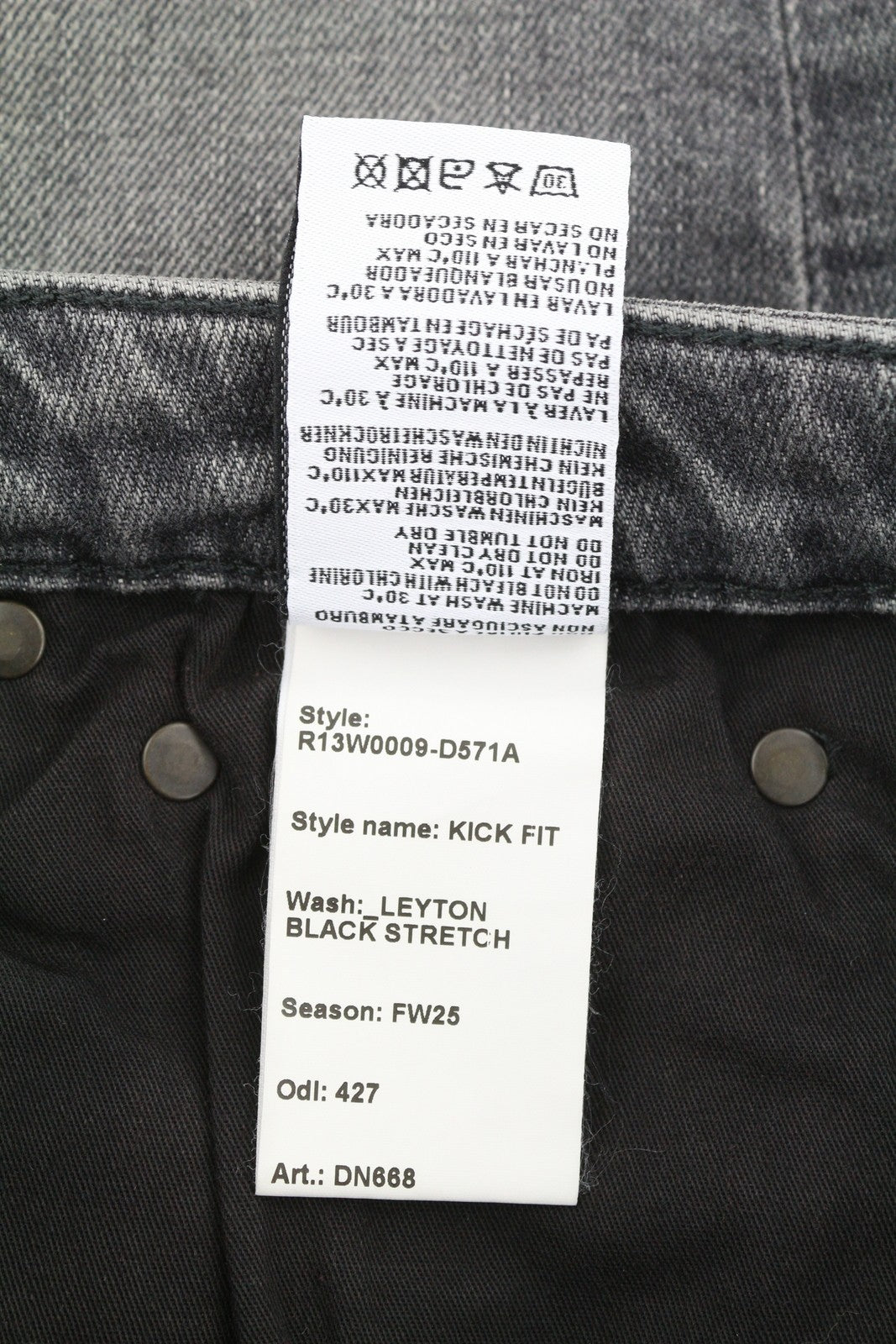 R13 Kick Fit moteriški džinsai 25 Leyton juodi, tamprūs, išblukę, ploni, tiesūs FW25 RRP630 