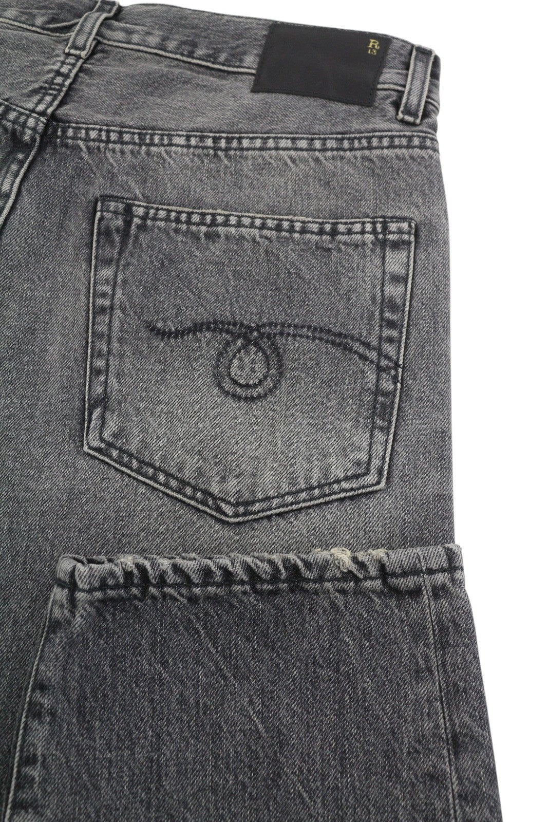 R13 Boyfriend moteriški džinsai 26 Leyton juodi išblukę ūsai trumpinti užtrauktuku FW25 