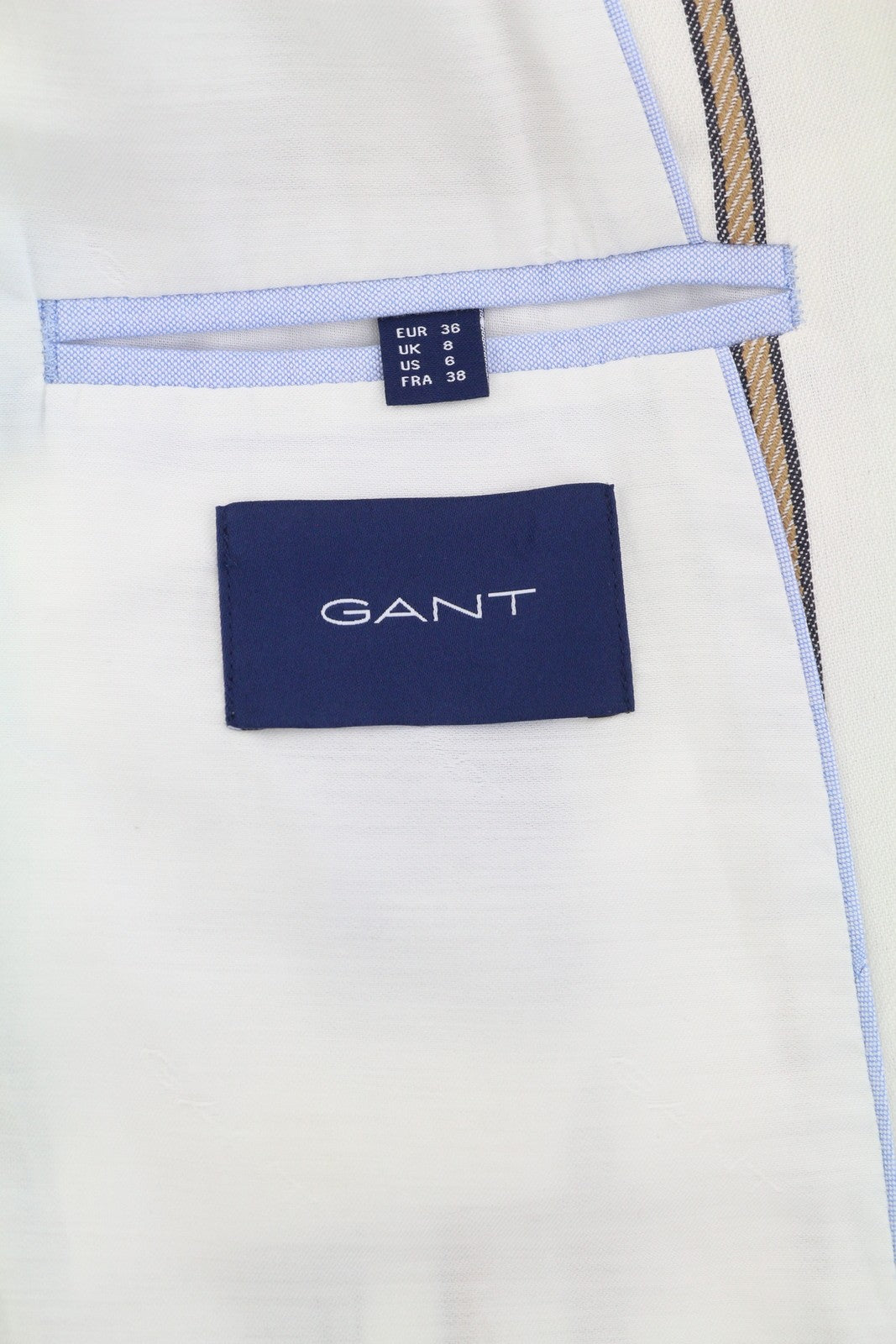 GANT moteriškas švarkas, EU36, balkšvas, dryžuotas lino mišinio audinys, su įpjova atvartu, sagomis užsegamas. 