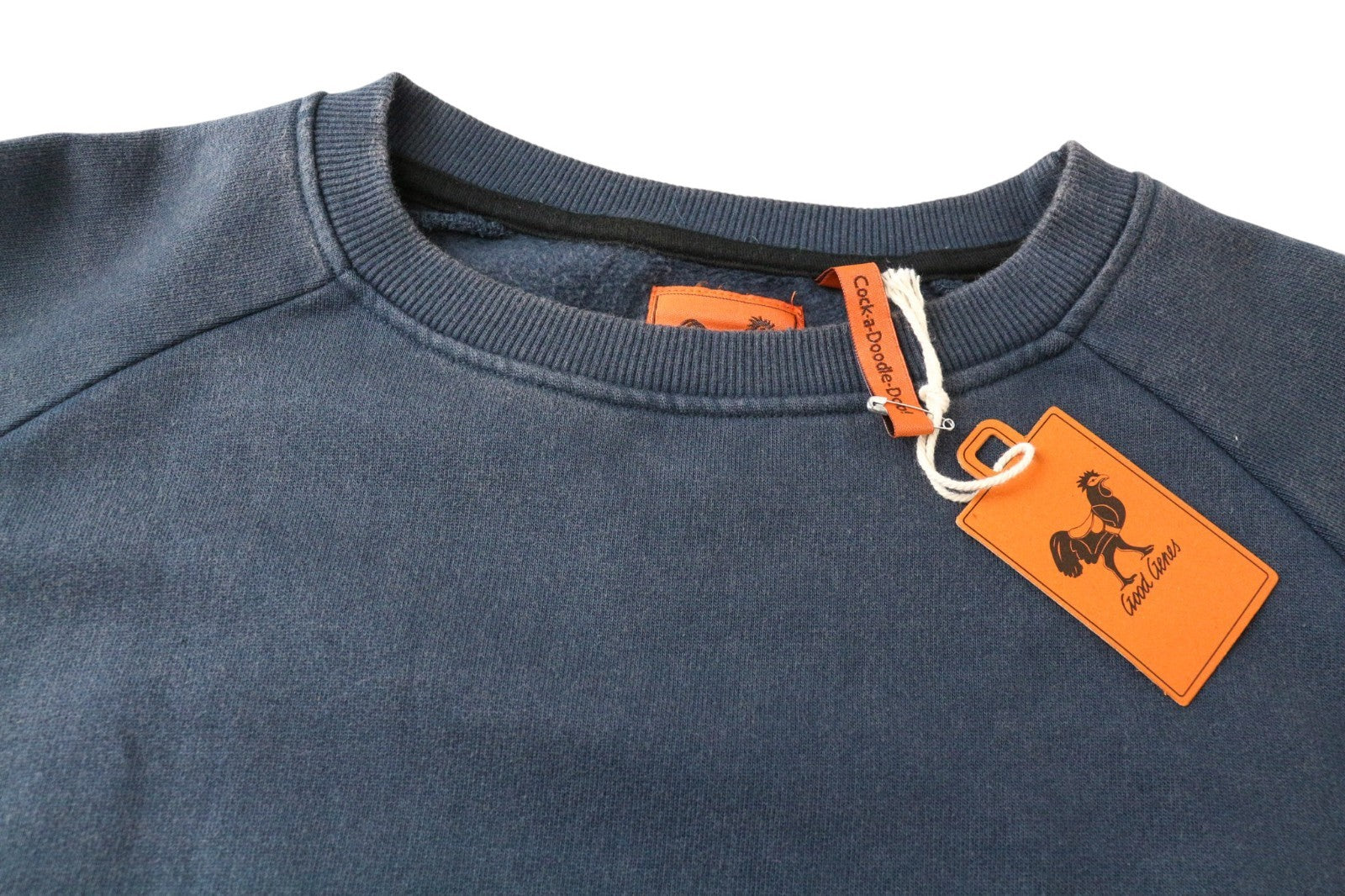 GOOD GENES moteriškas džemperis su mėlynu logotipu ir ilgomis rankovėmis. 