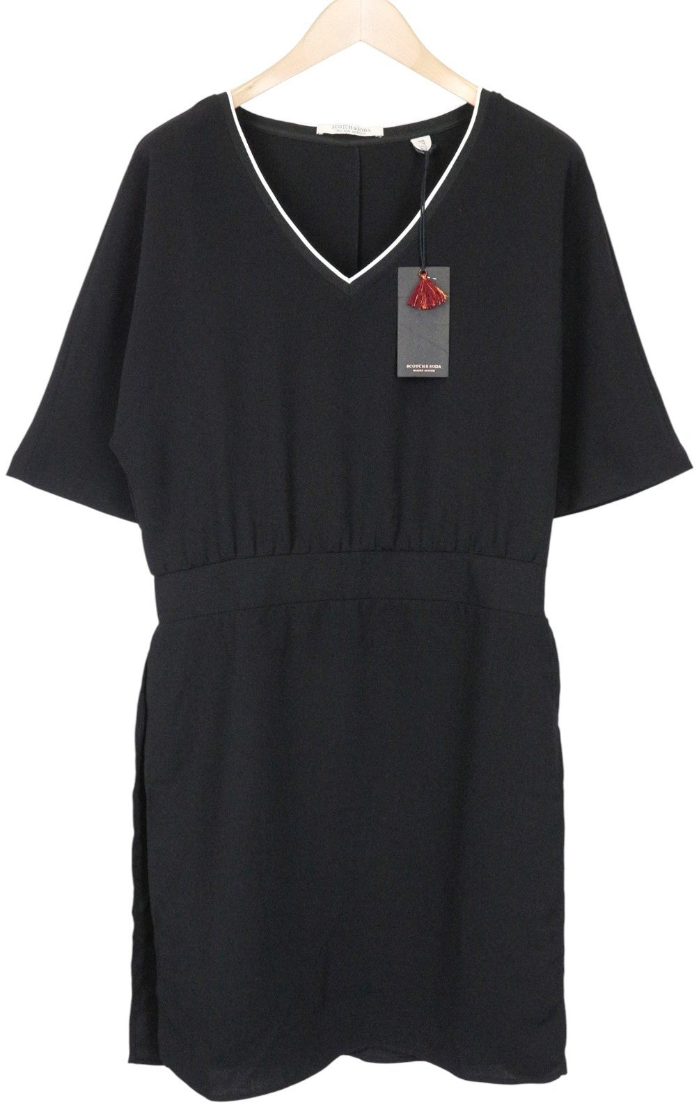 MAISON SCOTCH moteriška suknelė M juoda V formos iškirpte trumpomis rankovėmis laisvalaikio stiliaus šortai su pamušalu 