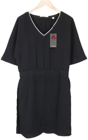 MAISON SCOTCH moteriška suknelė M juoda V formos iškirpte trumpomis rankovėmis laisvalaikio stiliaus šortai su pamušalu 