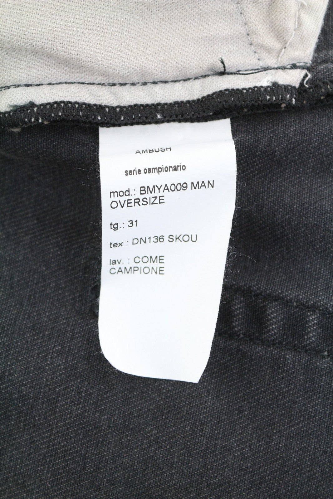 AMBUSH vyriški džinsai W31 juodi išblukę trumpi asimetriškos siūlės su sagomis džinsinio audinio 