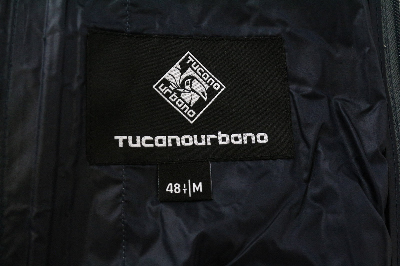 TUCANO URBANO vyriška pilka striukė su pamušalu ir užtrauktuku, M dydžio, su termo pamušalu ir vėjui nepraleidžiančia striuke. 