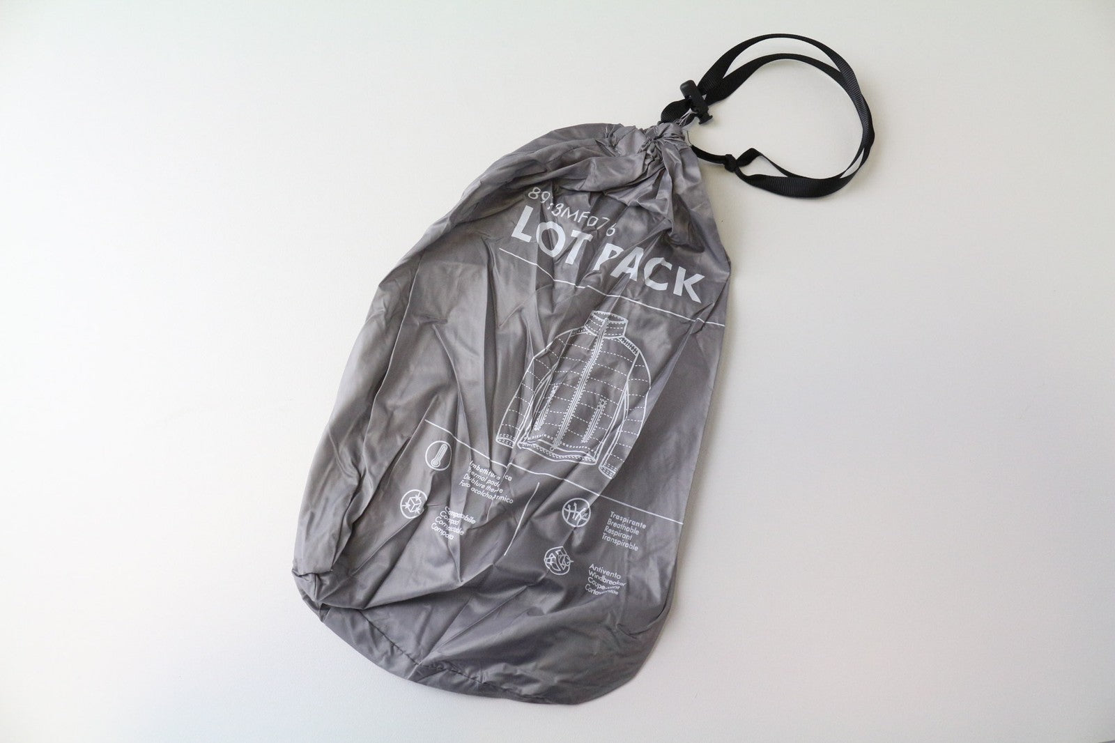 TUCANO URBANO vyriška pilka striukė su pamušalu ir užtrauktuku, M dydžio, su termo pamušalu ir vėjui nepraleidžiančia striuke. 