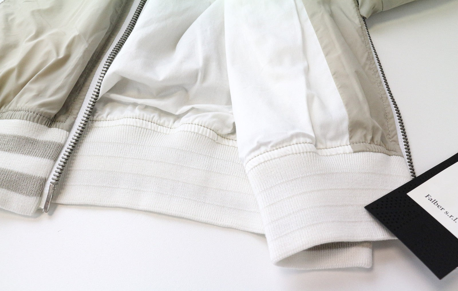 RICHMOND vyriška striukė 44 smėlio spalvos, lengva, laisvalaikio stiliaus, su užtrauktuku ilgomis rankovėmis 