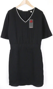 MAISON SCOTCH moteriška juoda S dydžio trumpomis rankovėmis, pamušalu ir V formos iškirpte 2in1 suknelė 