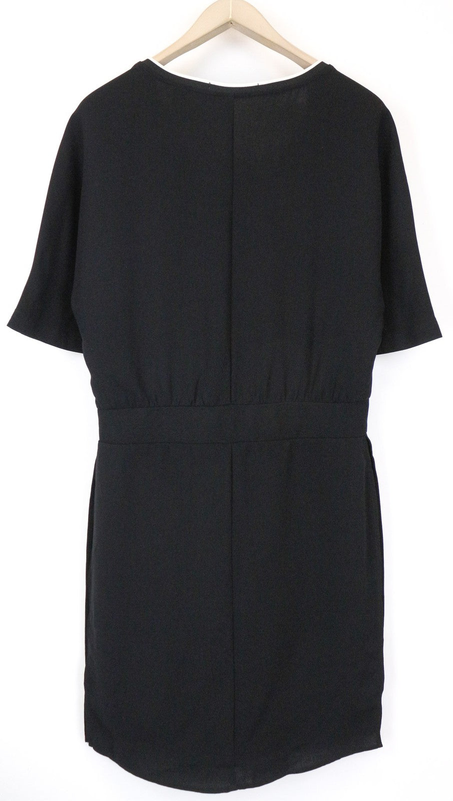 MAISON SCOTCH moteriška juoda S dydžio trumpomis rankovėmis, pamušalu ir V formos iškirpte 2in1 suknelė 