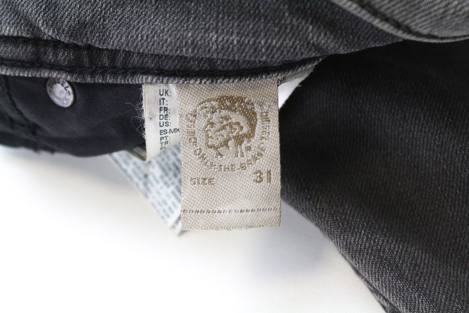 DIESEL D.N.A. Tepphar 0674U Men's Slim W31/L34 Carrot Fit Grey Cotton Jeans