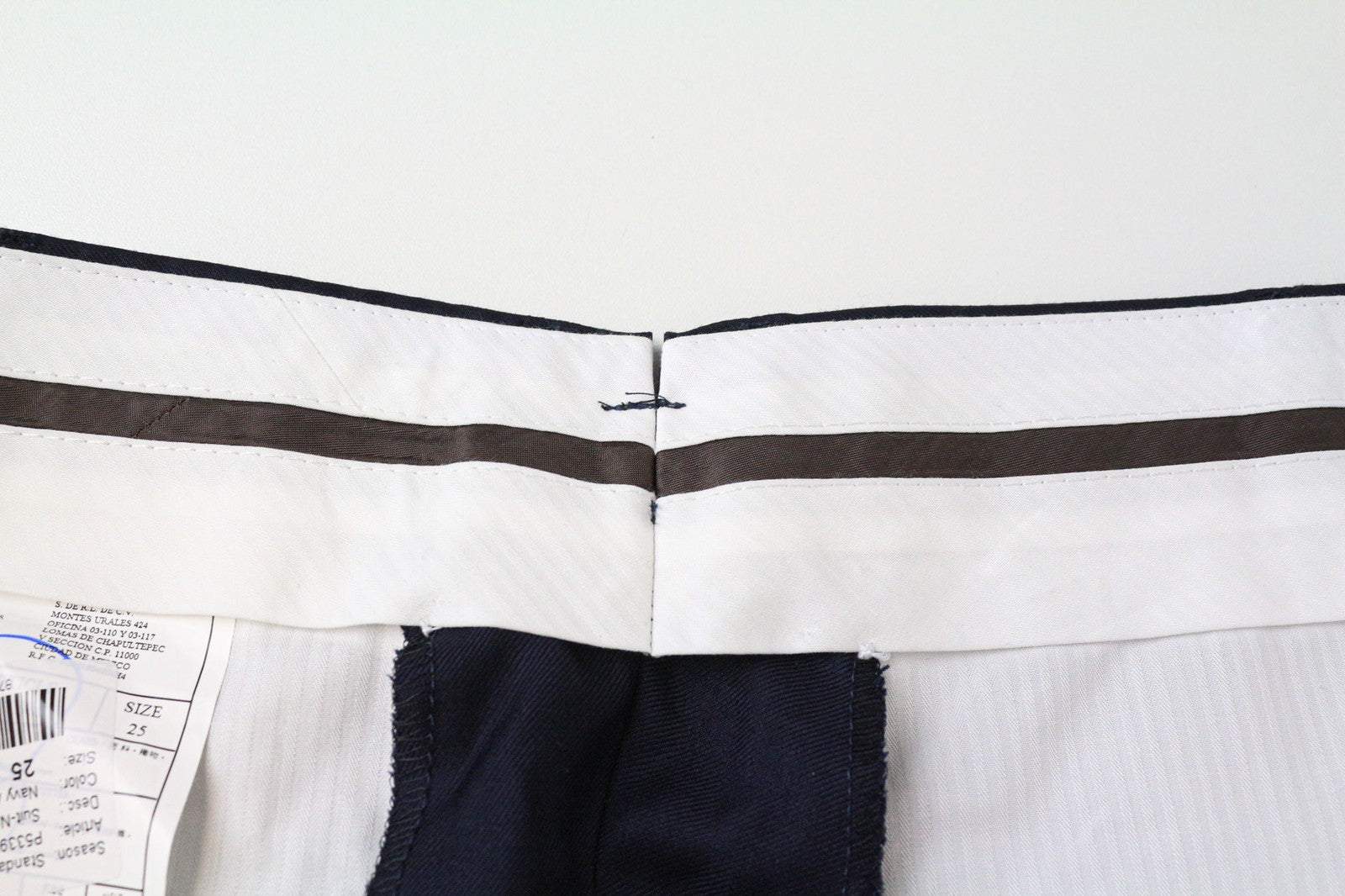 SUITSUPPLY Brescia vyriškos tamsiai mėlynos klostuotos, grynos vilnos pamušalu kelnės, UK40S dydis 