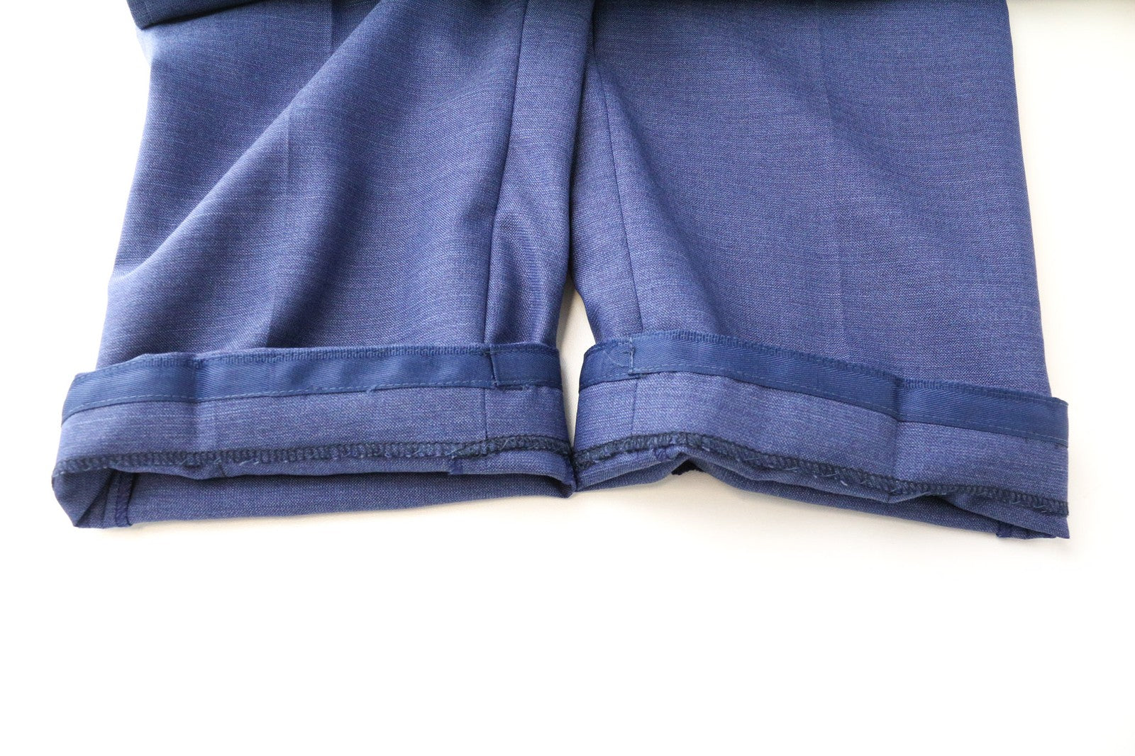 „SUITSUPPLY Brescia“ vyriškos plonos, UK42L dydžio, mėlynos vilnonės klostuotos, oficialios kelnės su pamušalu 