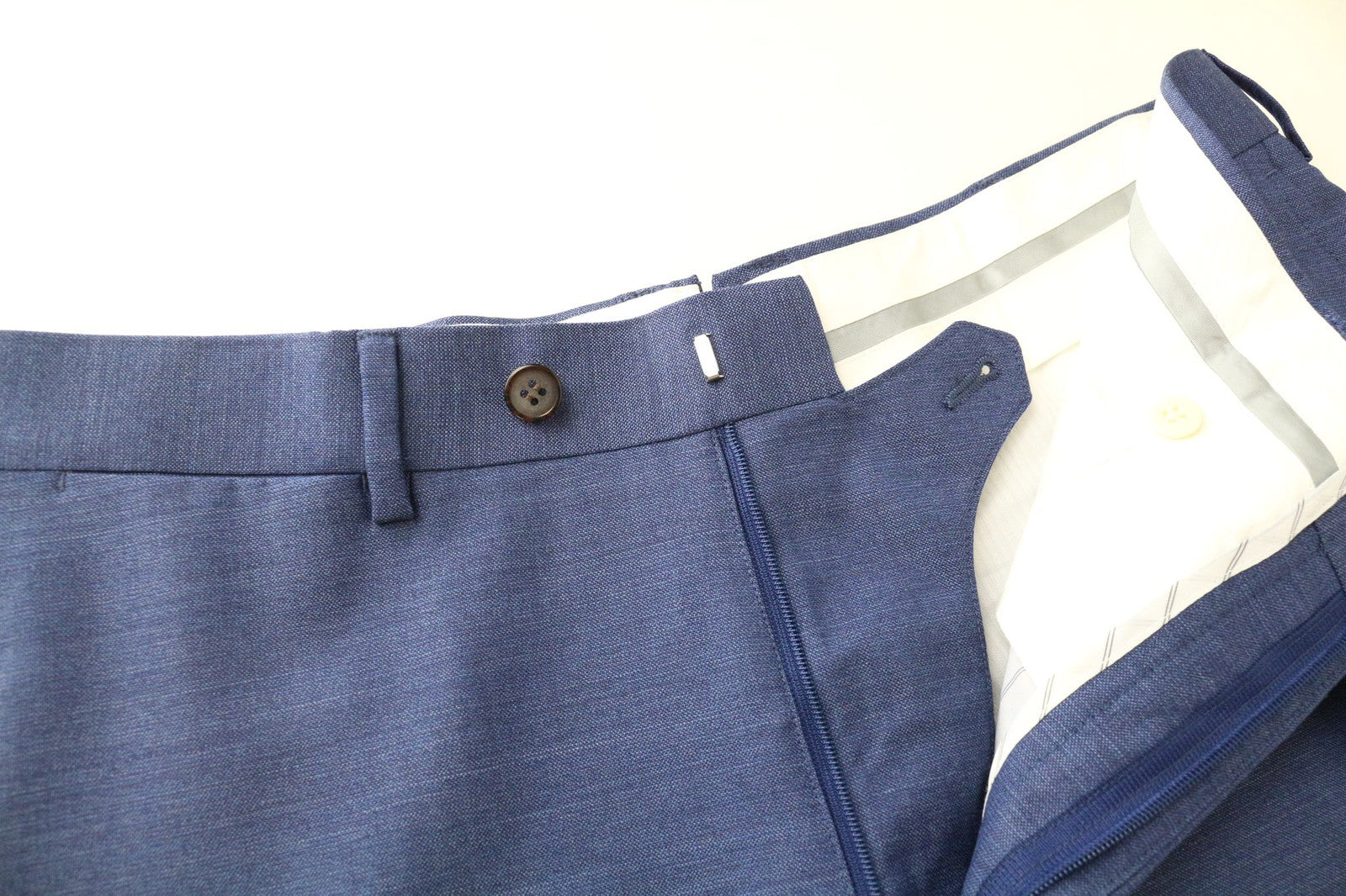 „SUITSUPPLY Brescia“ vyriškos plonos, UK42L dydžio, mėlynos vilnonės klostuotos, oficialios kelnės su pamušalu 