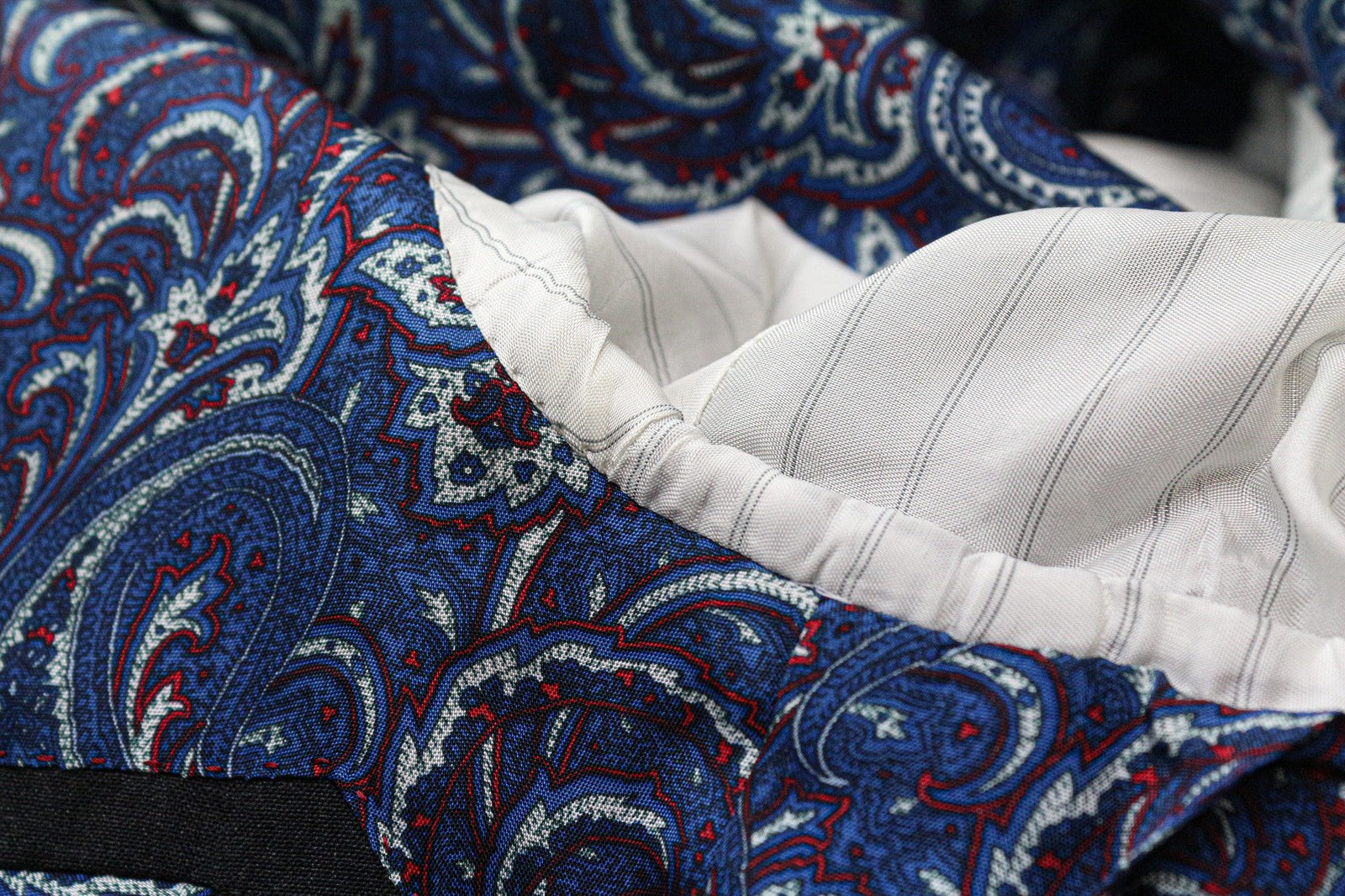 „SUITSUPPLY Lazio“ vyriškas švarkas, UK40L, tamsiai pilkas, su vilnoniu pamušalu, vienaeilis 