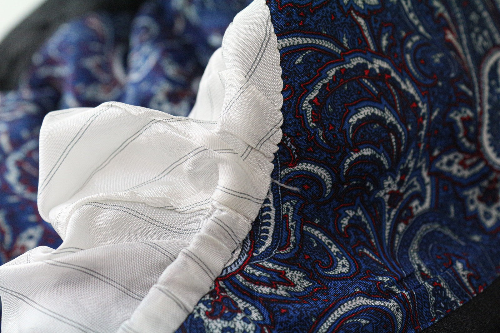 „SUITSUPPLY Lazio“ vyriškas švarkas, UK40L, tamsiai pilkas, su vilnoniu pamušalu, vienaeilis 