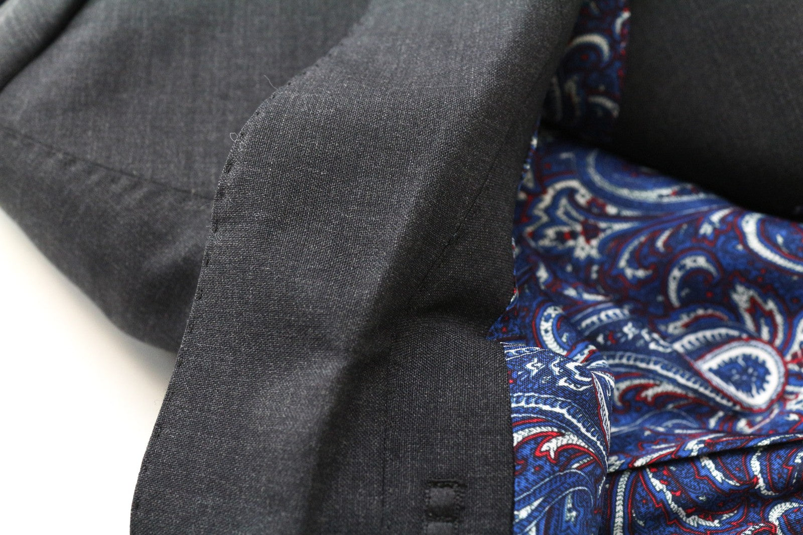 „SUITSUPPLY Lazio“ vyriškas švarkas, UK40L, tamsiai pilkas, su vilnoniu pamušalu, vienaeilis 