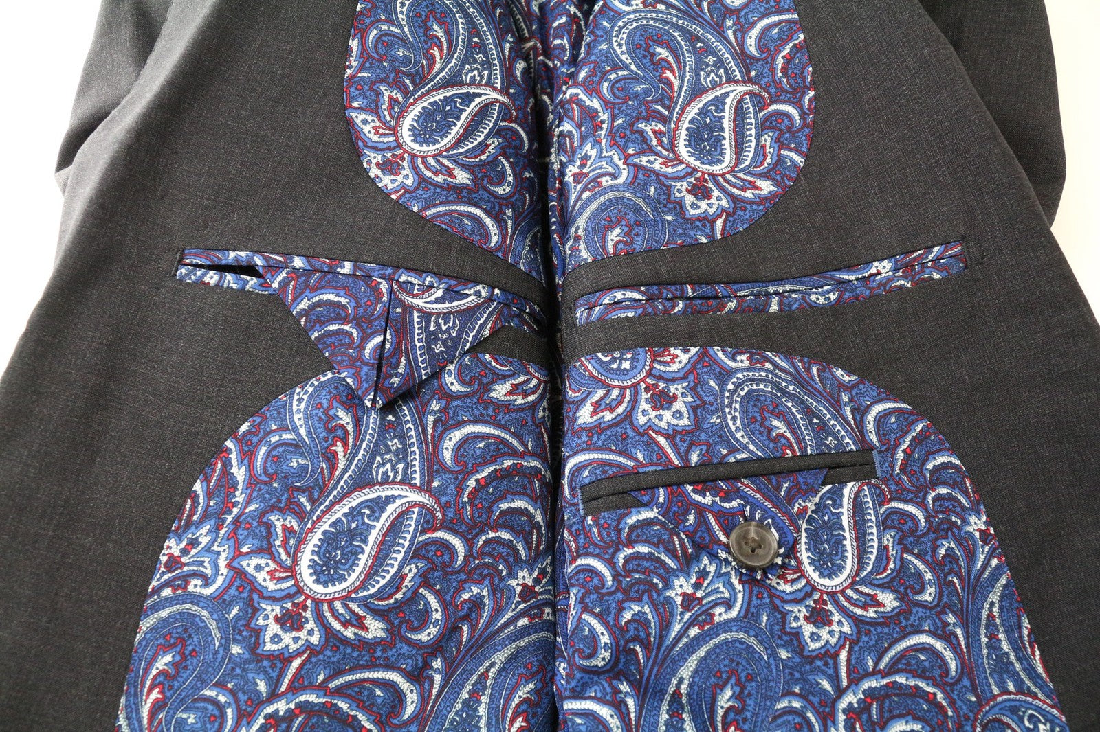 „SUITSUPPLY Lazio“ vyriškas švarkas, UK40L, tamsiai pilkas, su vilnoniu pamušalu, vienaeilis 