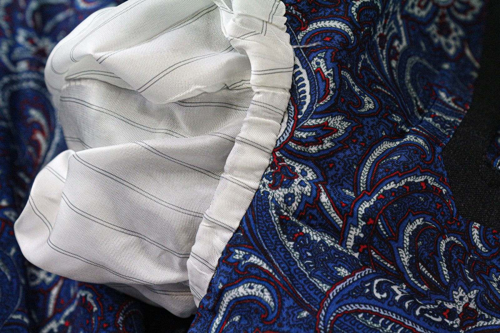 „SUITSUPPLY Lazio“ vyriškas švarkas, UK40L, tamsiai pilkas, su vilnoniu pamušalu, vienaeilis 