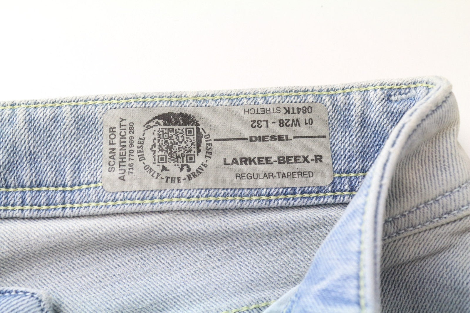 DIESEL Larkee-Beex-R 084TK vyriški džinsai W28/L32 mėlyni sendinto audinio tamprūs medvilniniai džinsai 