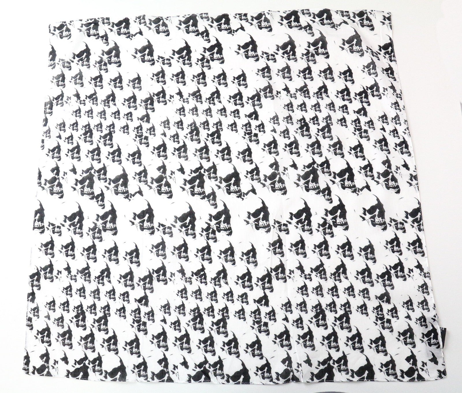 JOHN RICHMOND vyriškas šalikas OS baltas kaukolės rašto medvilninis kišeninis kvadratėlis 