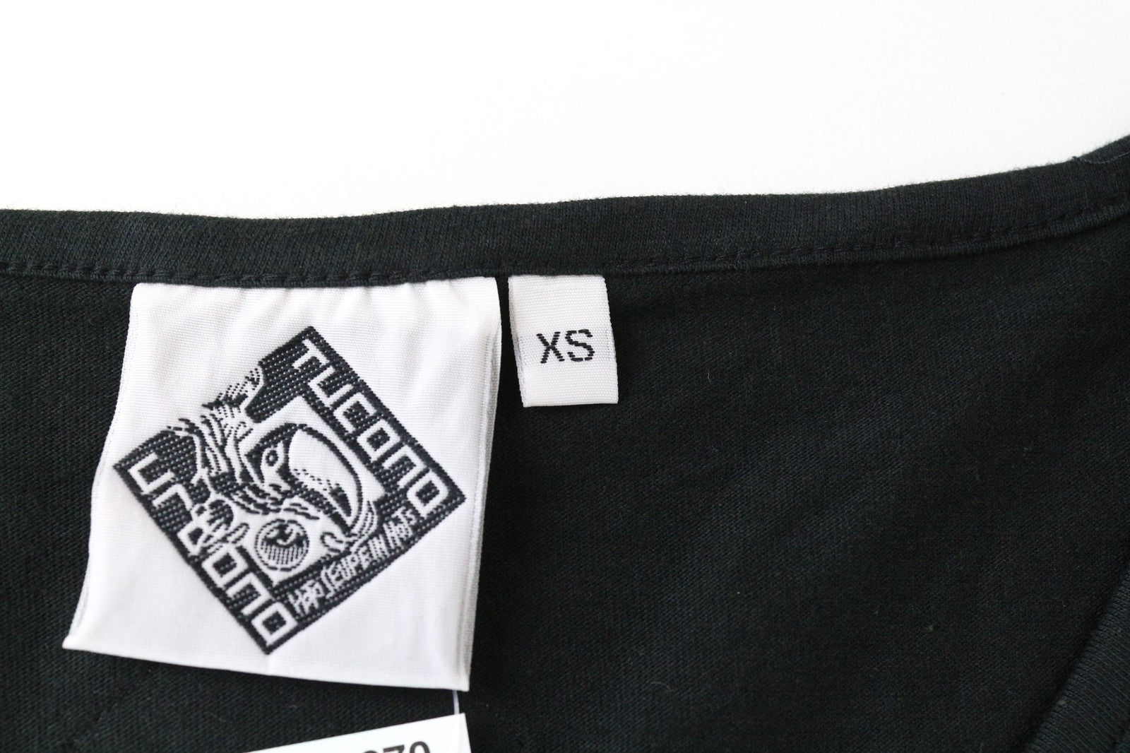 TUCANO URBANO T-TU moteriški XS dydžio juodi ilgomis rankovėmis medvilniniai marškinėliai su V formos iškirpte 