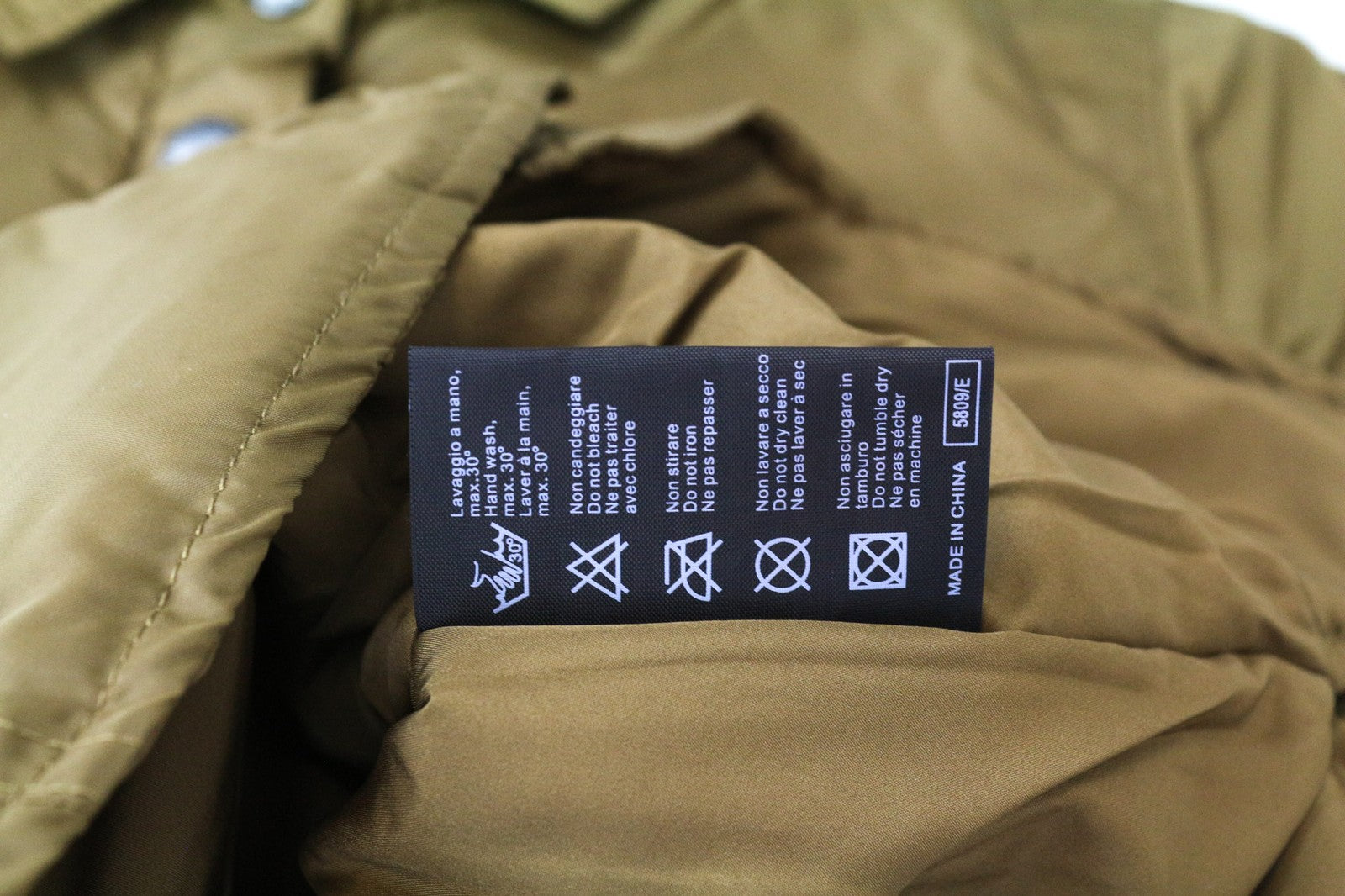 TUCANO URBANO Lori moteriškos XS dydžio rudos, vėjui atsparios, laisvalaikio stiliaus, vienaeilės, megztos. 