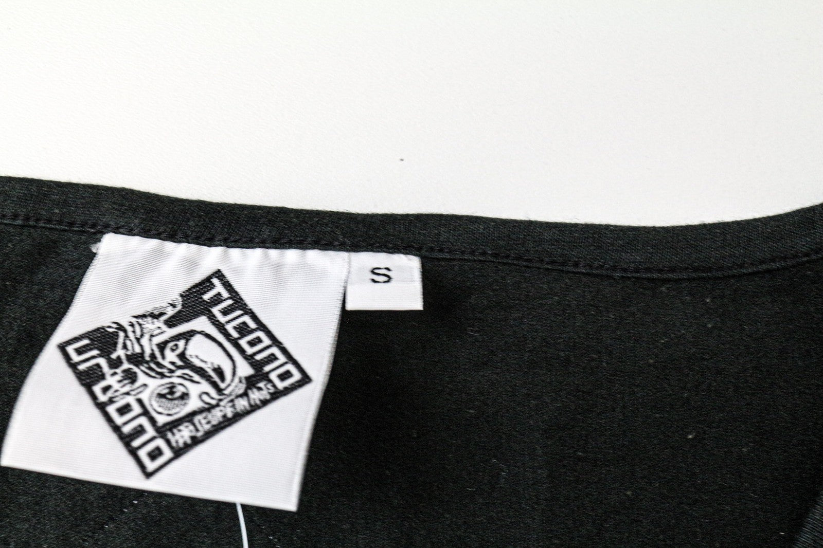 TUCANO URBANO T-TU moteriški marškinėliai ilgomis rankovėmis, V formos iškirpte, juodi, medvilniniai 