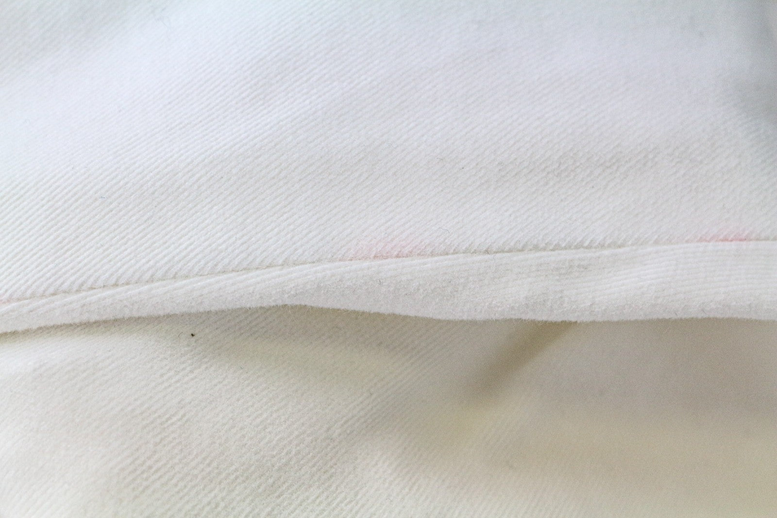 SUITSUPPLY Braddon vyriškos kelnės, UK42R, balkšvos, tamprios medvilnės kelnės su atlenkiamu apvadu 