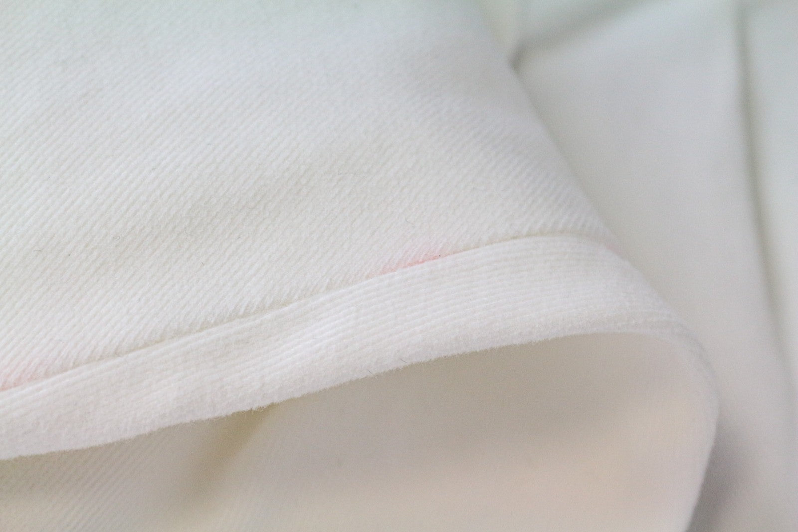 SUITSUPPLY Braddon vyriškos kelnės, UK42R, balkšvos, tamprios medvilnės kelnės su atlenkiamu apvadu 