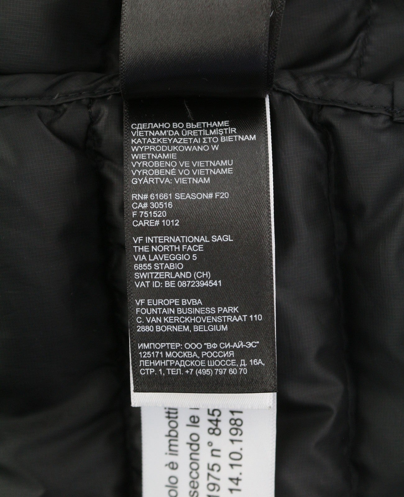 THE NORTH FACE Travail vyriška striukė M, juoda, 800 pūkuota, dygsniuota striukė su gobtuvu 