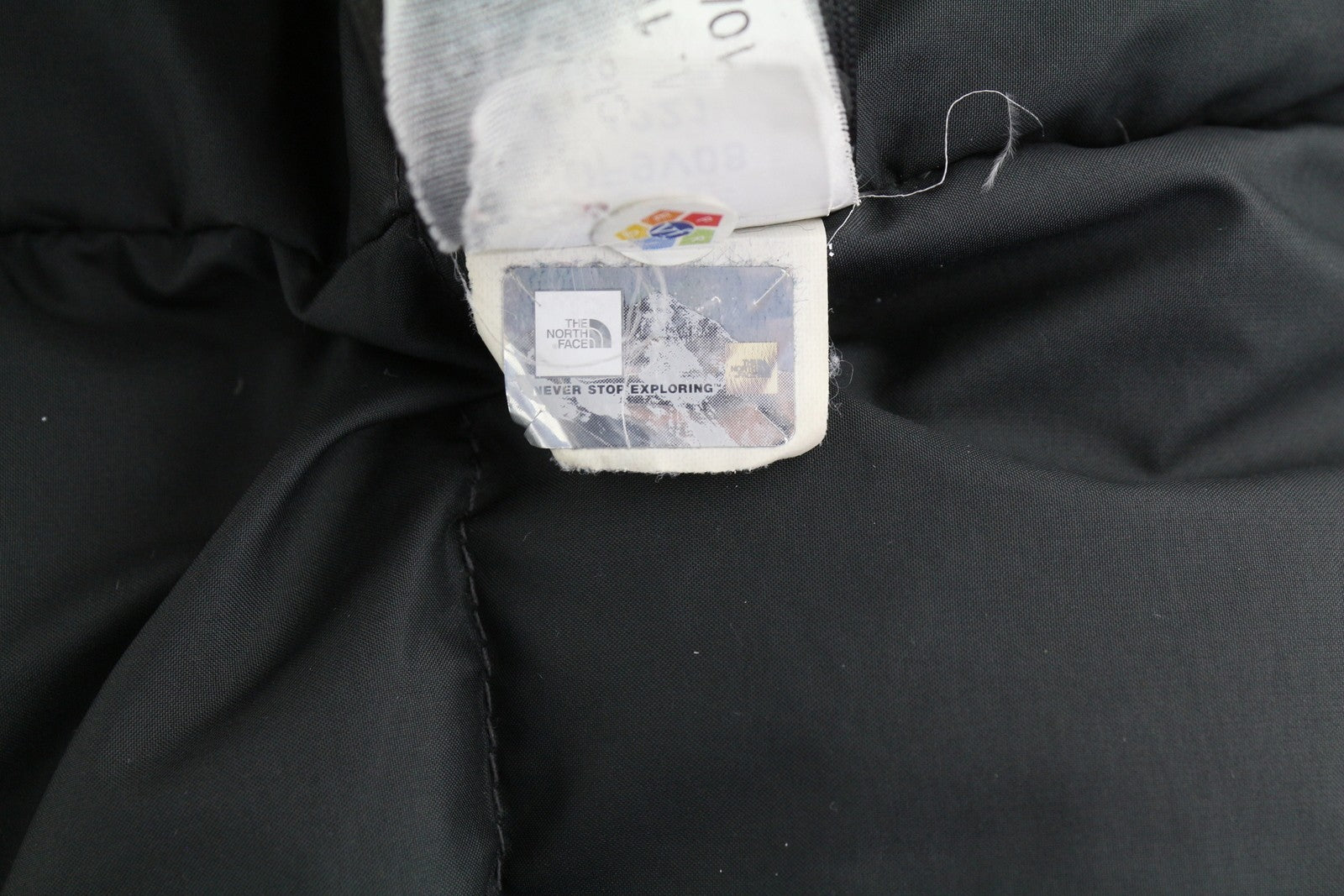 „THE NORTH FACE“ vyriška striukė XS, tamsiai mėlyna, 550 pūkuota, su gobtuvu ir užtrauktuku 