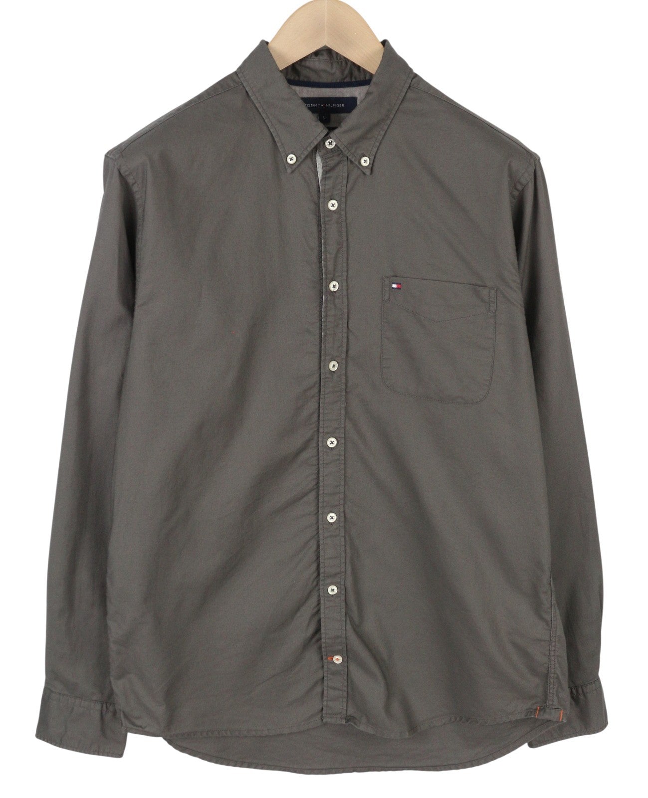 TOMMY HILFIGER New York Fit vyriški marškinėliai L dydžio, tamsiai pilki, su sagomis žemyn kaklu, laisvalaikio stiliaus. 