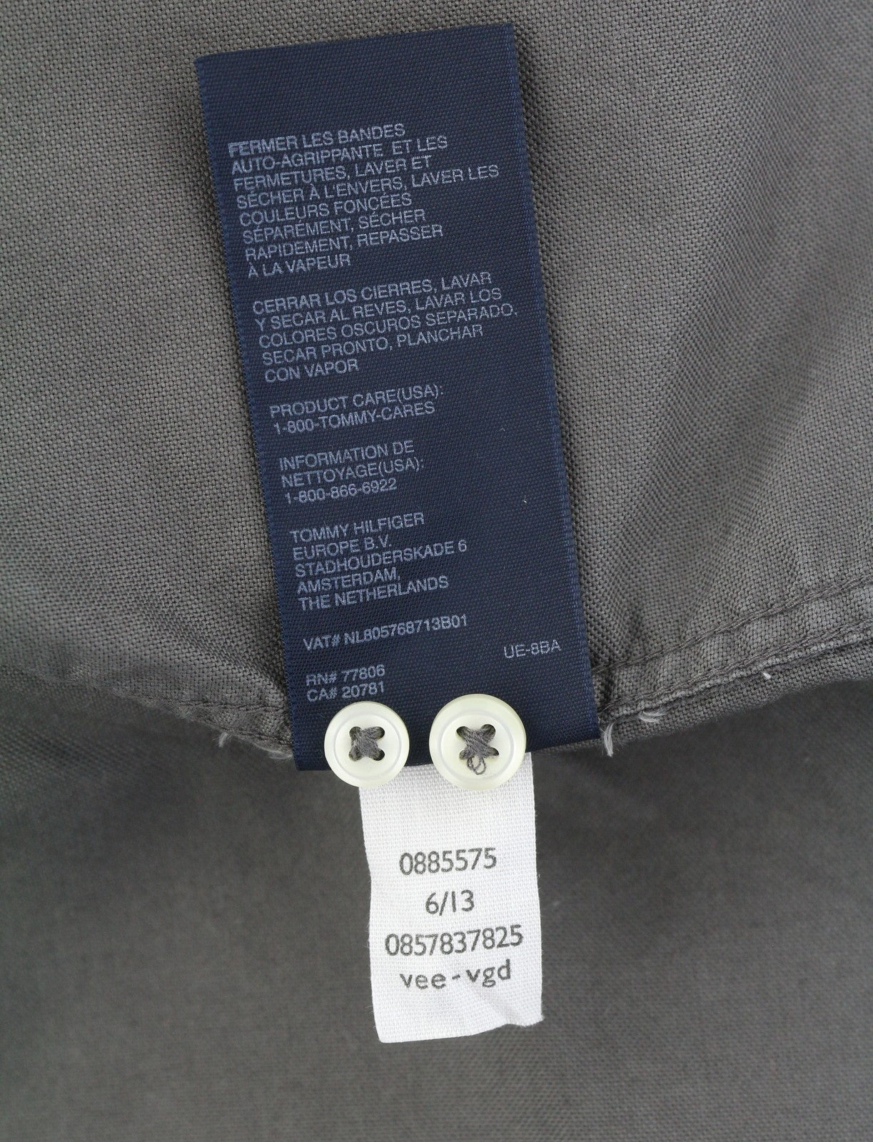 TOMMY HILFIGER New York Fit vyriški marškinėliai L dydžio, tamsiai pilki, su sagomis žemyn kaklu, laisvalaikio stiliaus. 