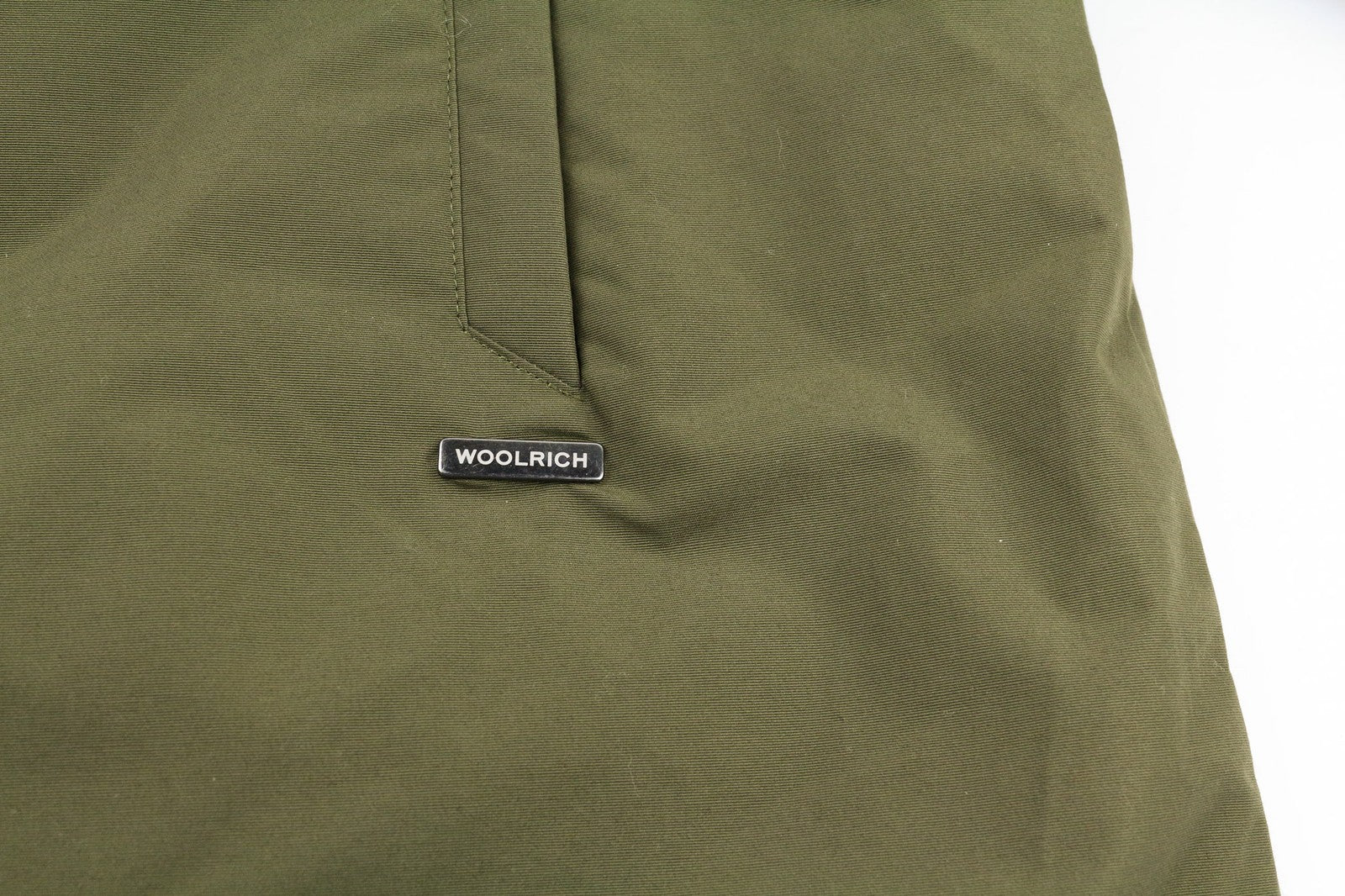 WOOLRICH Bow Bridge Parka moteriška striukė su pūkine striuke, S dydžio, su gobtuvu ir pamušalu bei užtrauktuku. 