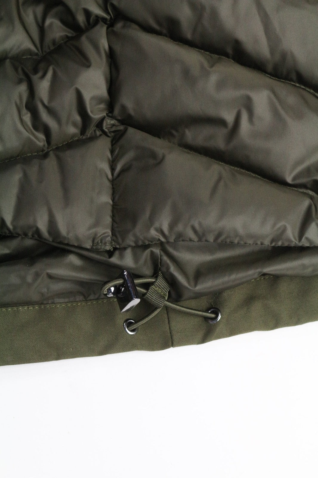 WOOLRICH Bow Bridge Parka moteriška striukė su pūkine striuke, S dydžio, su gobtuvu ir pamušalu bei užtrauktuku. 