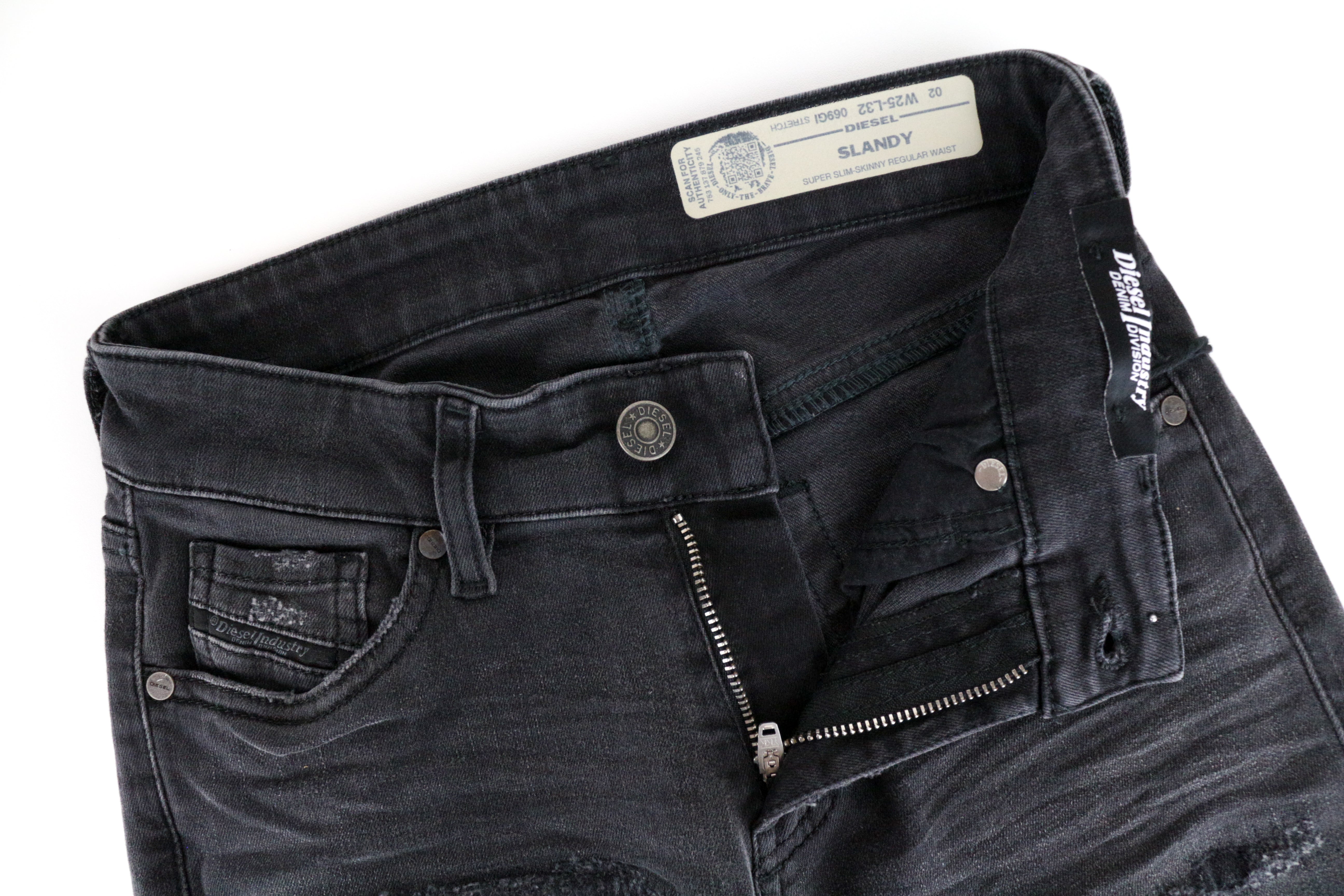 DIESEL Slandy 069GI W25 L32 pilki medvilniniai aptempti moteriški ploni tamprūs džinsai 