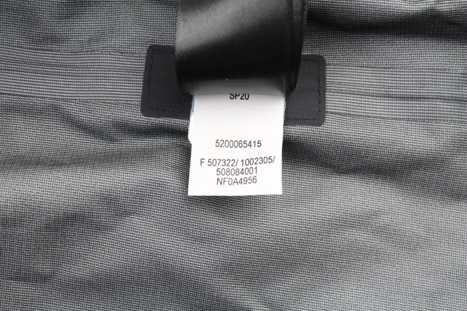 „The North Face“ vyriška „S Future Light“ striukė su gobtuvu, juoda, be pamušalo, sandariomis siūlėmis. 