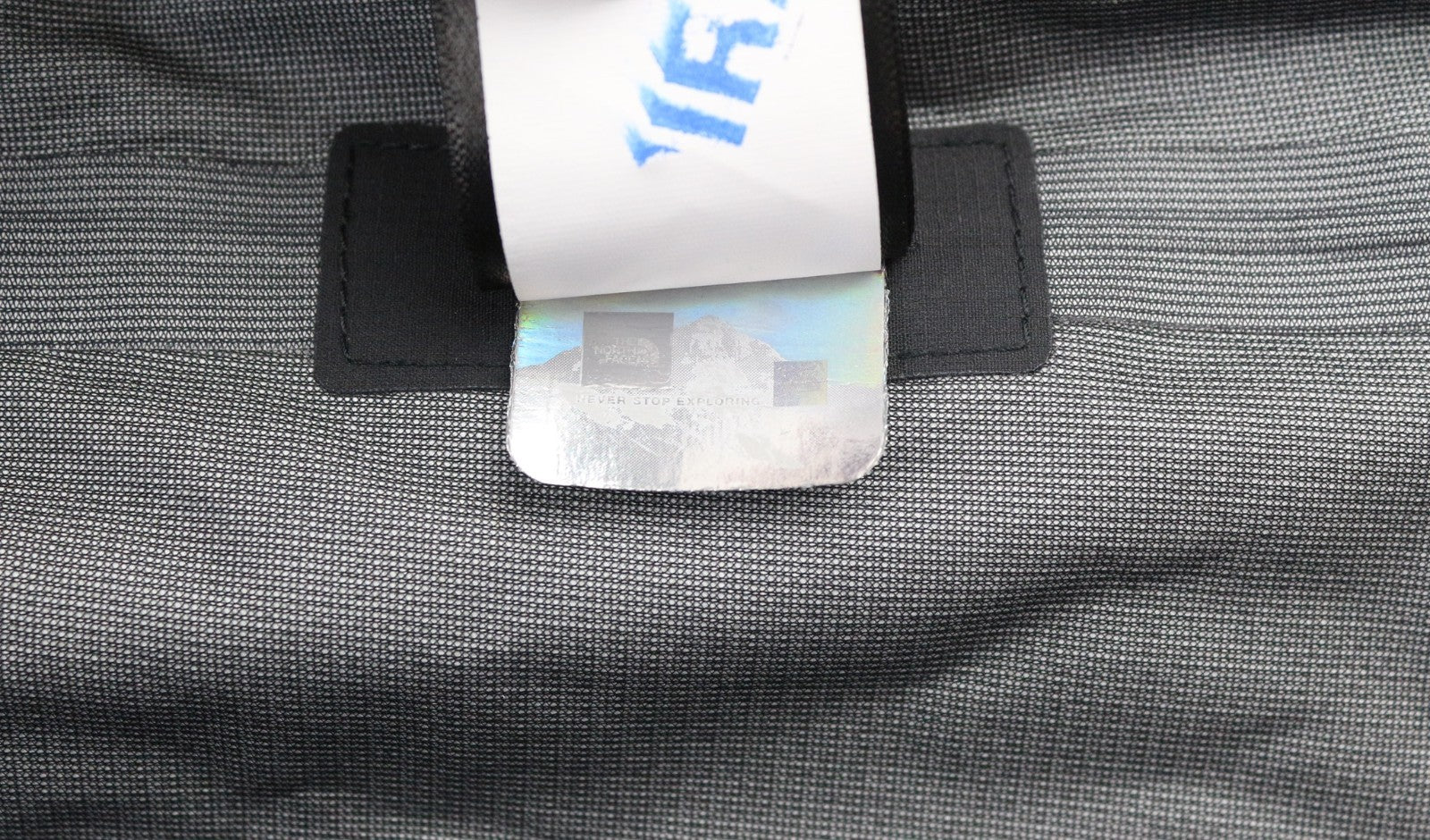 „The North Face“ vyriška „S Future Light“ striukė su gobtuvu, juoda, be pamušalo, sandariomis siūlėmis. 