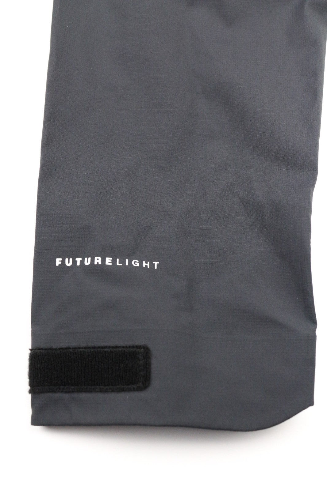 „The North Face“ vyriška „S Future Light“ striukė su gobtuvu, juoda, be pamušalo, sandariomis siūlėmis. 