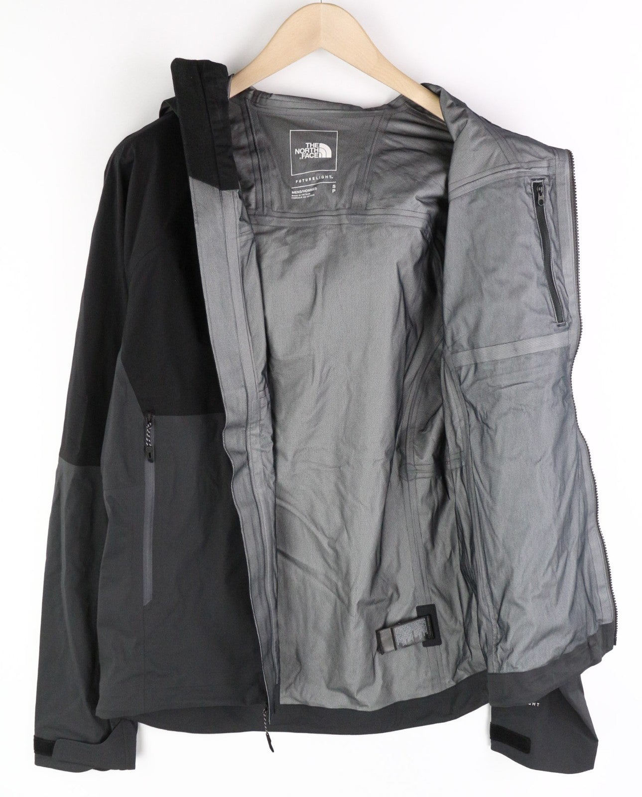 „The North Face“ vyriška „S Future Light“ striukė su gobtuvu, juoda, be pamušalo, sandariomis siūlėmis. 