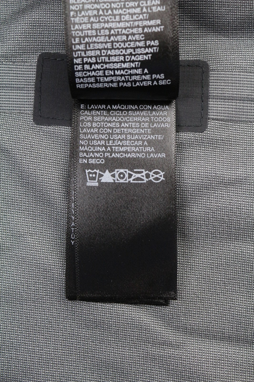 „The North Face“ vyriška „S Future Light“ striukė su gobtuvu, juoda, be pamušalo, sandariomis siūlėmis. 