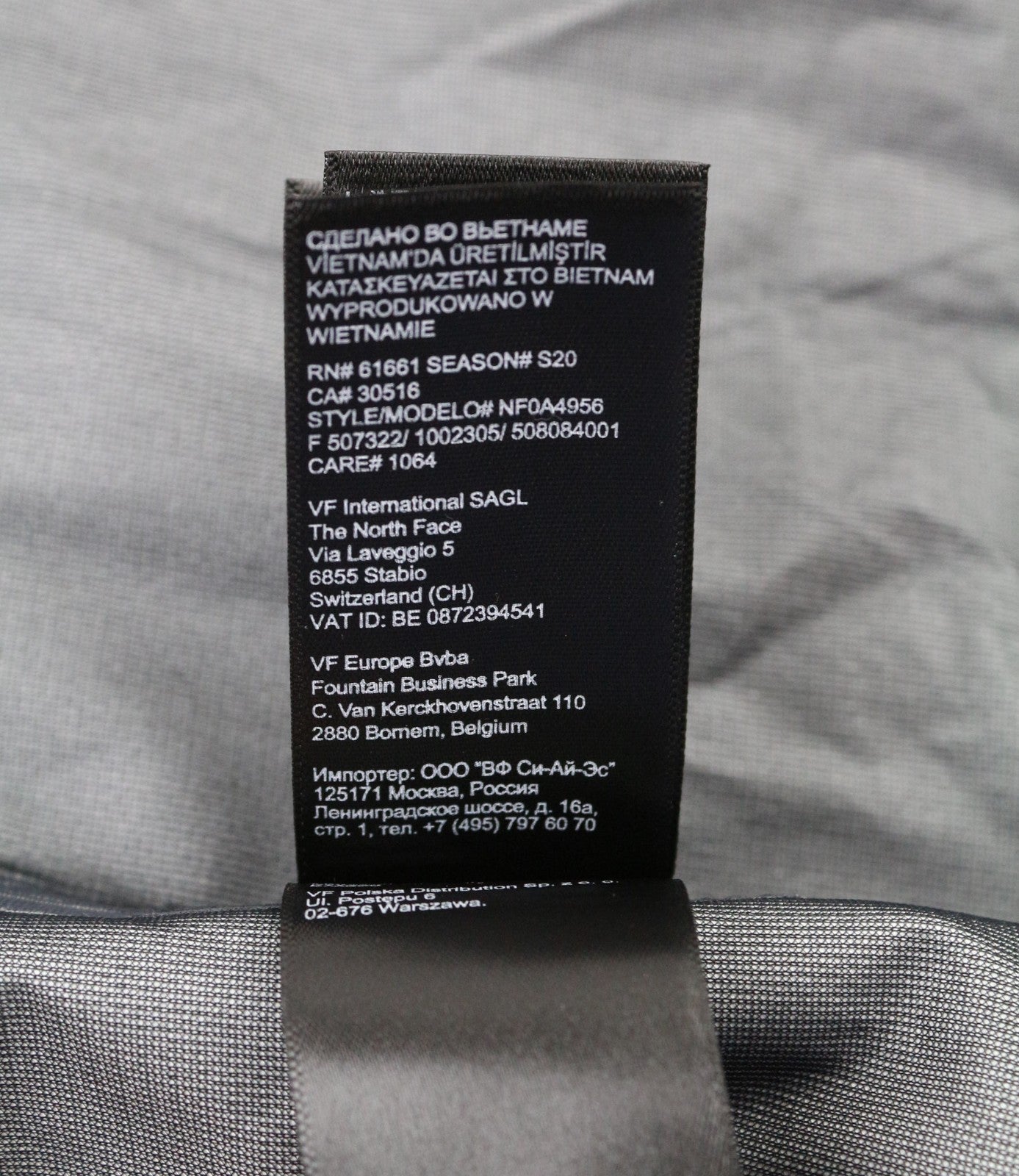 „The North Face“ vyriška „S Future Light“ striukė su gobtuvu, juoda, be pamušalo, sandariomis siūlėmis. 