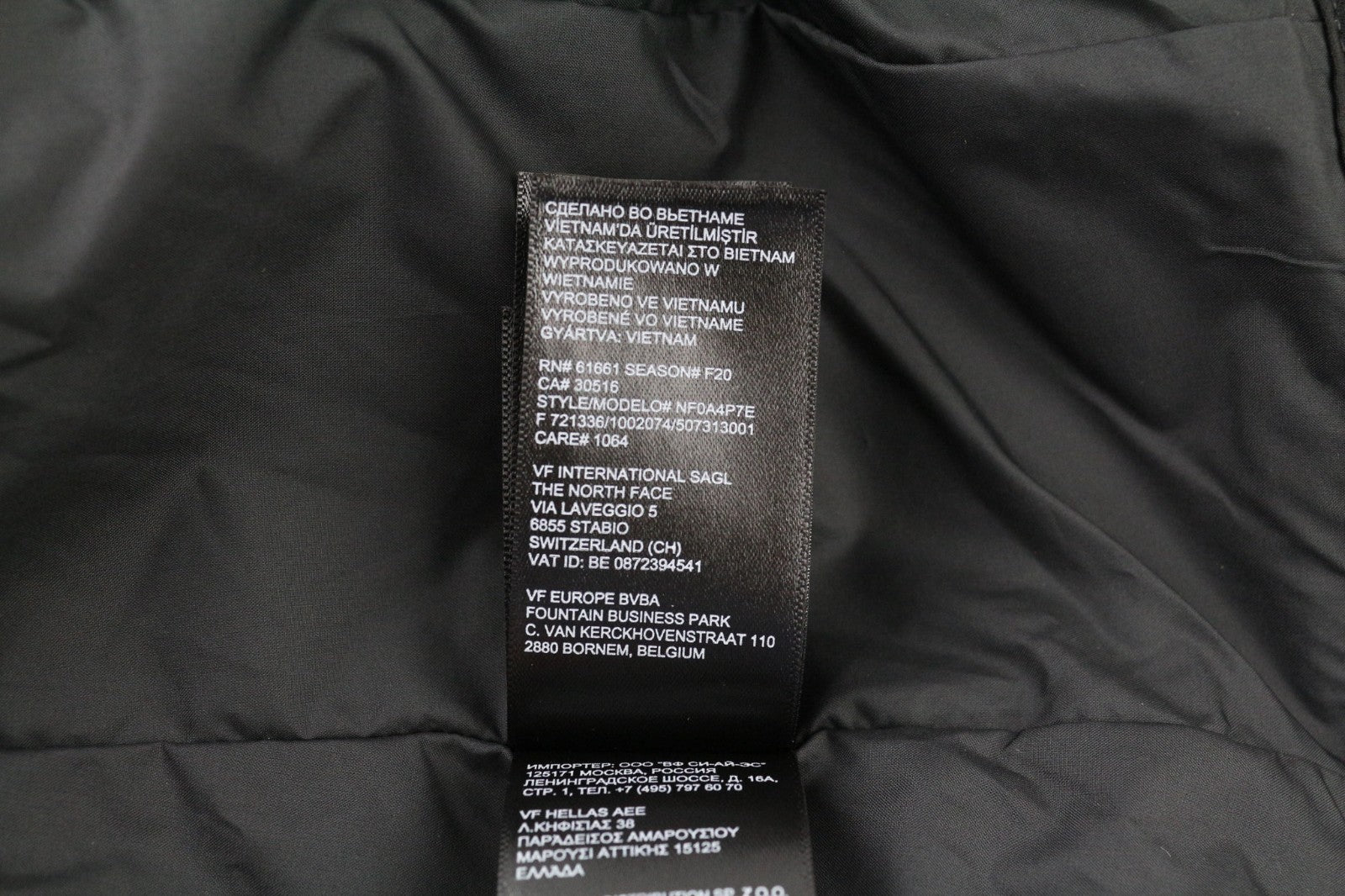 THE NORTH FACE moteriška XL dydžio „Hikesteller Future Light Black“ striukė su gobtuvu. 