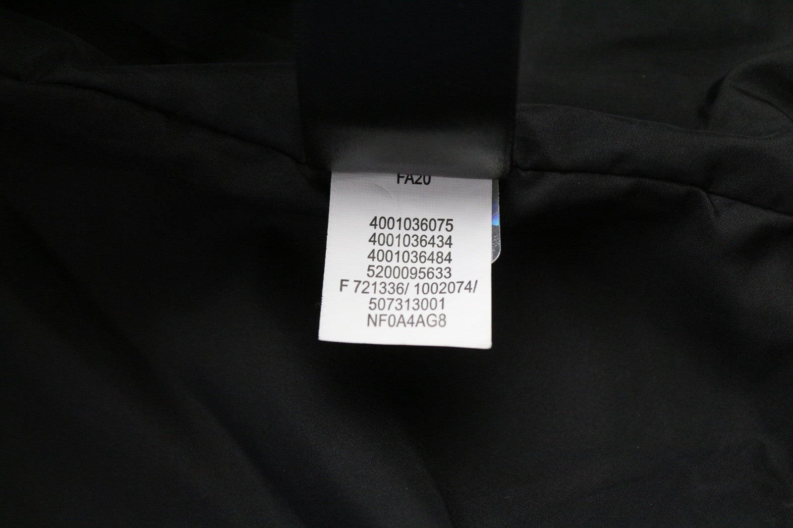 „THE NORTH FACE“ moteriška „Woodmont“ striukė su gobtuvu, atspari vandeniui ir vėjui, juoda. 