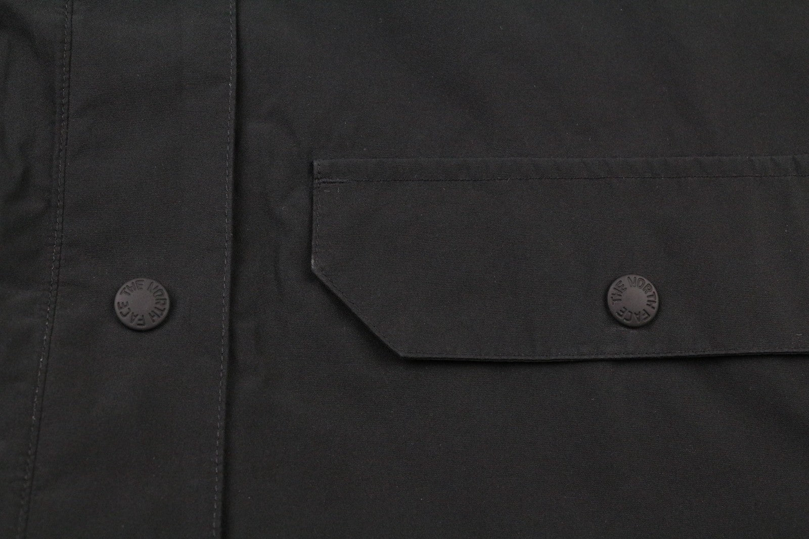 „THE NORTH FACE“ moteriška „Woodmont“ striukė su gobtuvu, atspari vandeniui ir vėjui, juoda. 